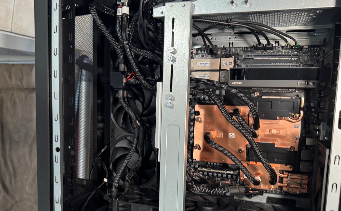 Open MSI WS300 / Exxact GB300 chassis: CoolIT copper cold plates, two 360 mm radiators, NVIDIA display card, M.2 area under the silver support bar.