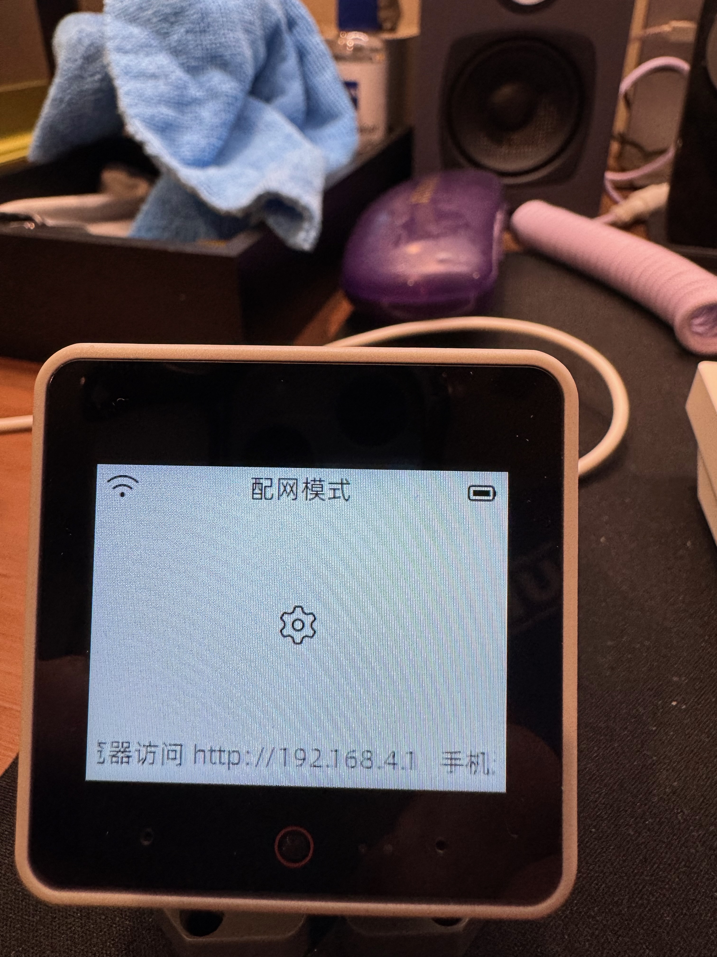 StackChan Unit 4 on a workbench showing the Chinese network setup screen and the local captive-portal address.